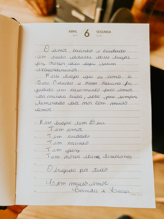 Recado escrito por Camila e Lucas no caderno de visitas do sítio
